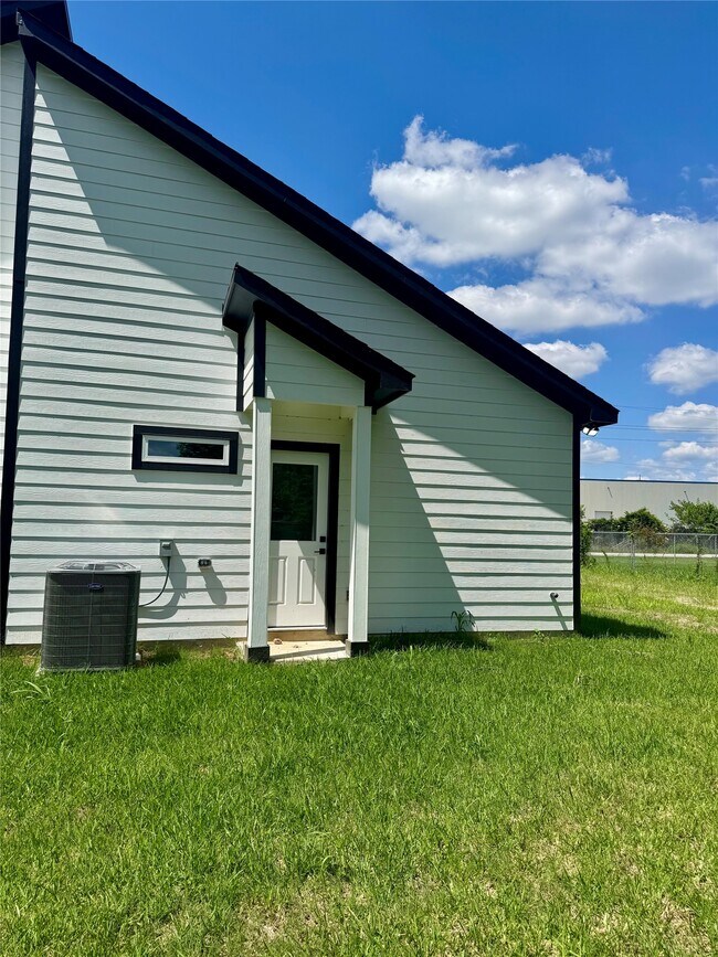 Building Photo - 5710 Delmack St