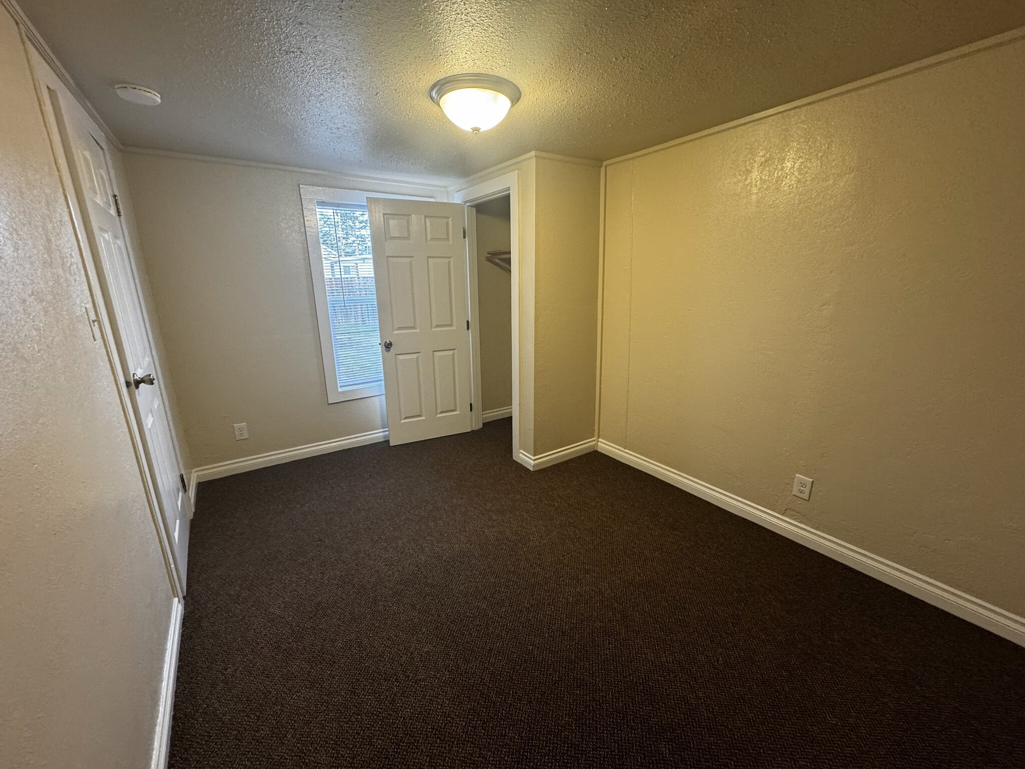 Building Photo - 1705 Quaker St