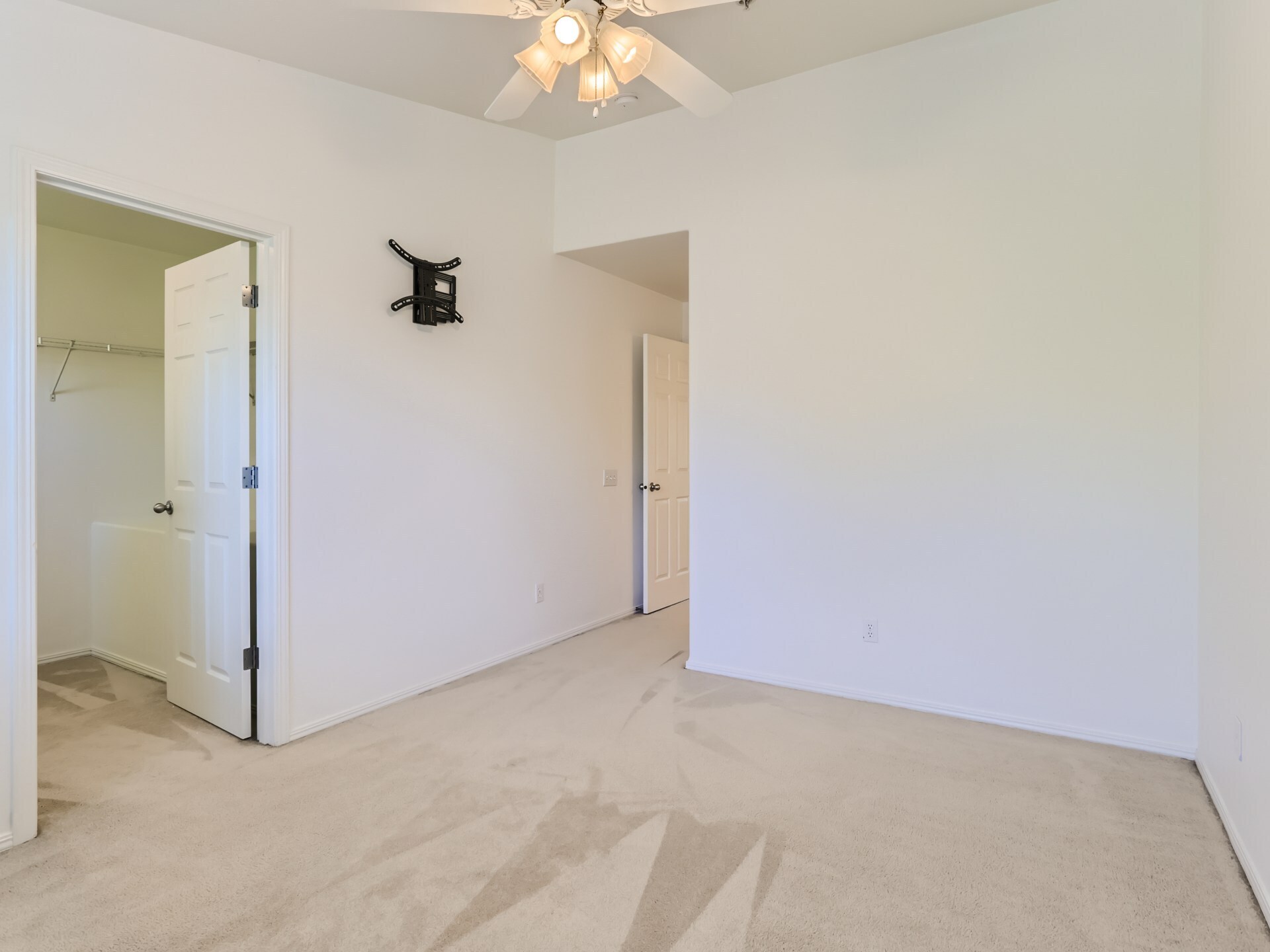 Building Photo - 10245 NW Wilshire Ln