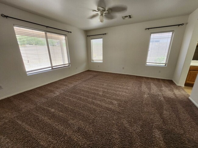 Building Photo - Beautiful Mountain Views! 3bedrom 2 bath