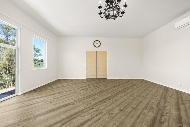 Building Photo - 9427 Vista Dr