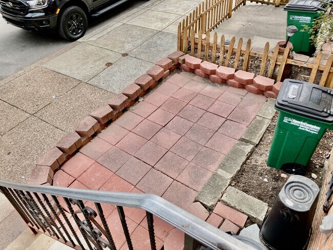Building Photo - Marconi Plaza 3bd/2bth w/ Parking on Uniqu...