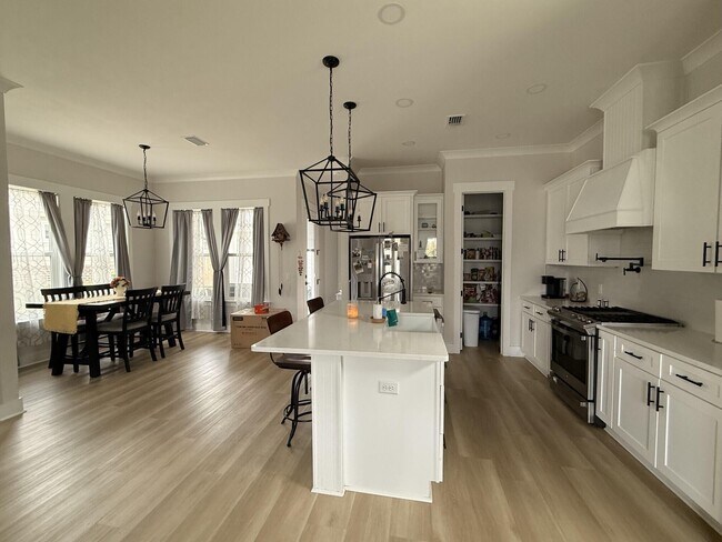 Building Photo - 206 Red Deer Run