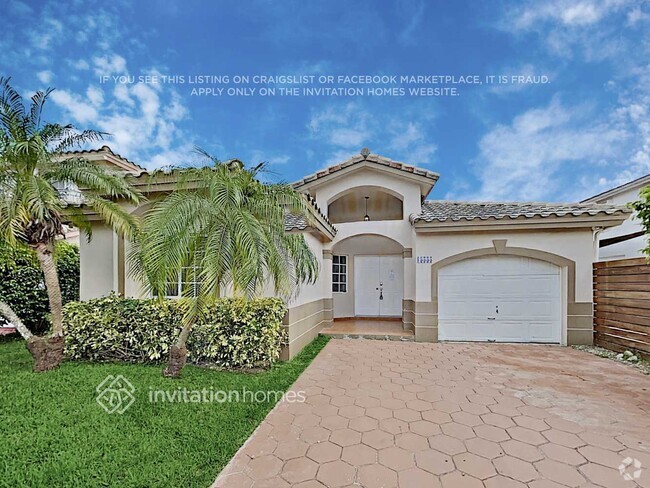 Building Photo - 15555 SW 95th Ln