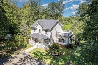 Building Photo - Private 5.7-Acre Lake Retreat – 3-Bed Esta...