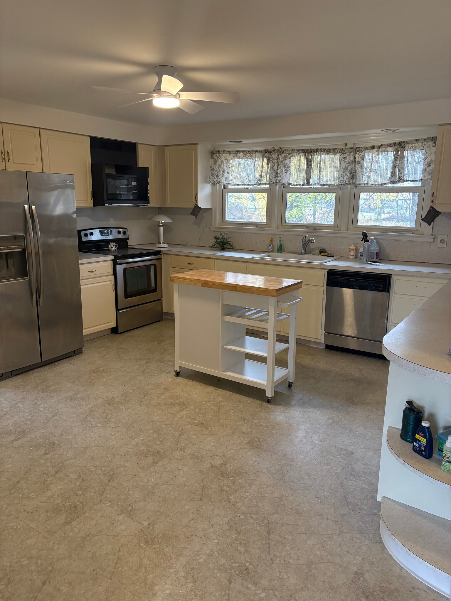 Building Photo - 644 Rosenthal Ave