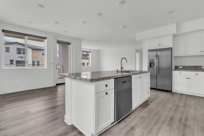 Building Photo - 1879 Union St