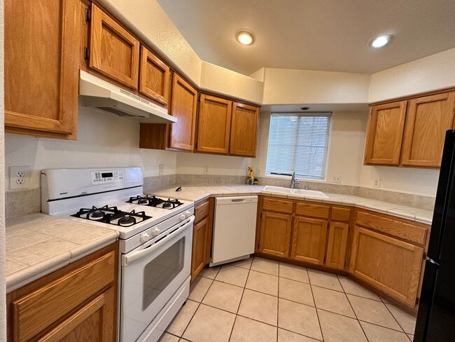 Building Photo - Great 3 Bedroom, 2 Bath Home Centrally located in Kingman!