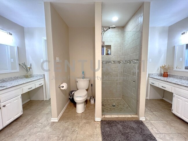 Building Photo - Beautifully Maintained 3/2/2 in Bedford!