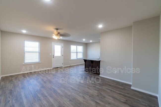 Building Photo - 1802 S 15th St