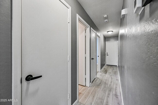 Building Photo - 12021 W Columbine Dr