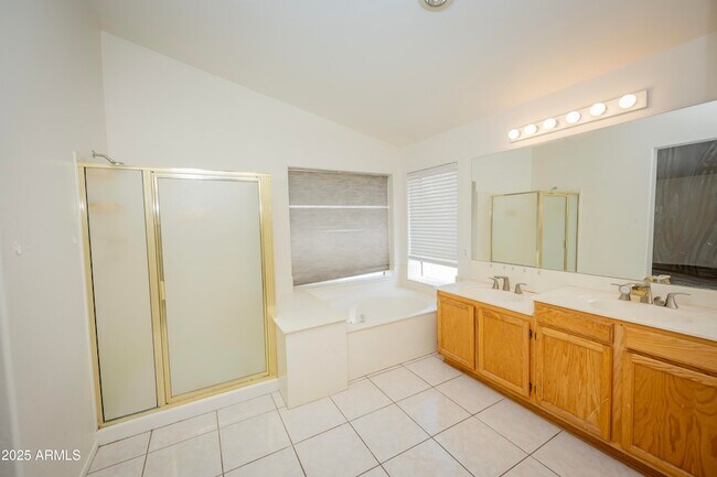 Building Photo - 3844 E Kings Ave