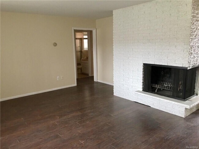Building Photo - 3225 Clawson Ave / 2401-2403 W 13 Mile