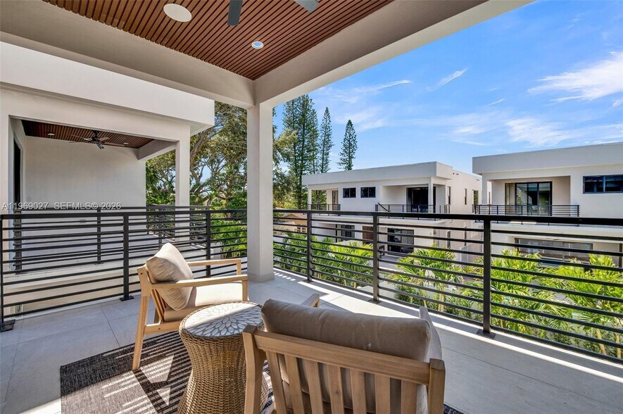 Building Photo - 920 NE 17th Ave