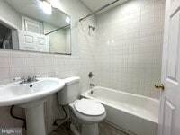 Building Photo - 23 Lily St