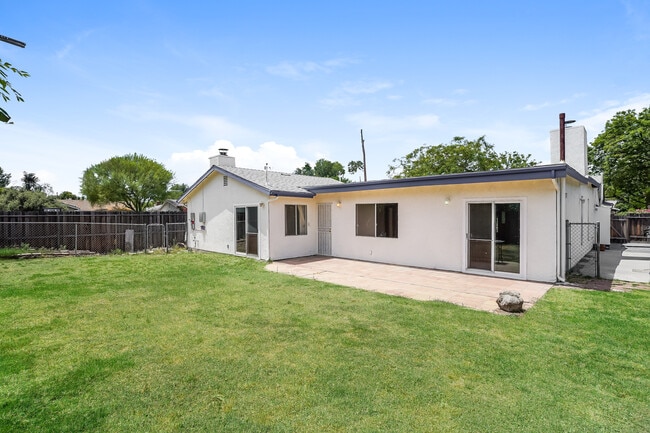 Building Photo - 6500 Lockhurst Dr