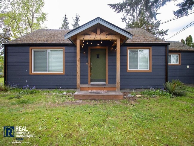 Building Photo - Charming Cottage Retreat with Modern Updates!