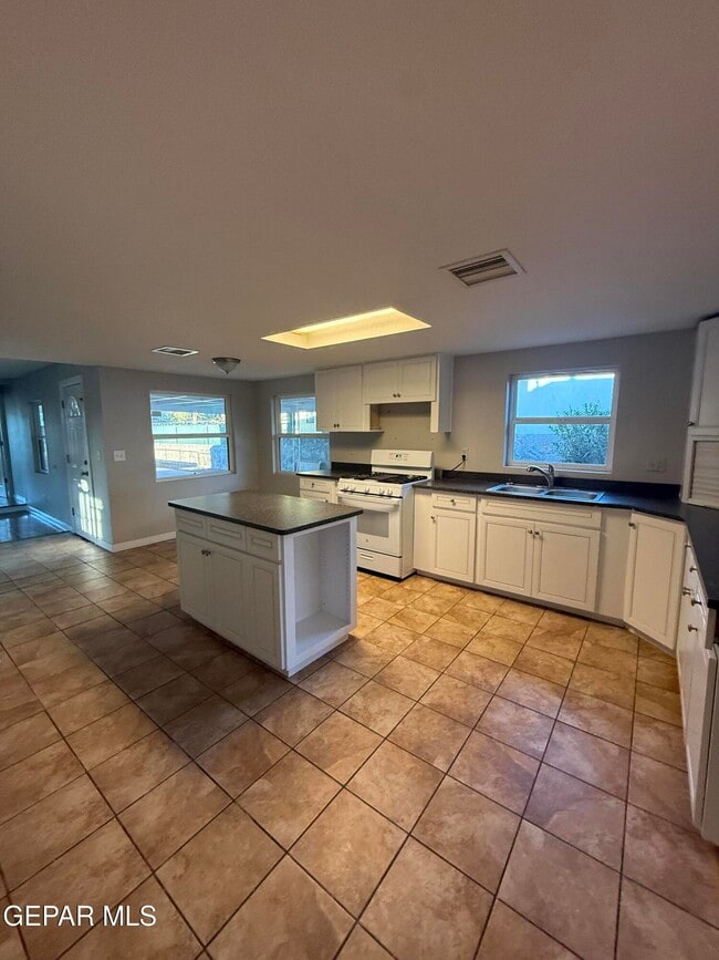 Building Photo - 218 Easter Way