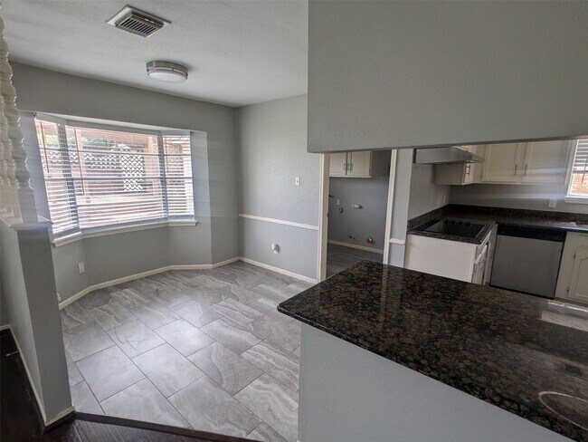 Building Photo - MOVE-IN READY 4 BED/ 2.5 BATH HOME IN MIDD...