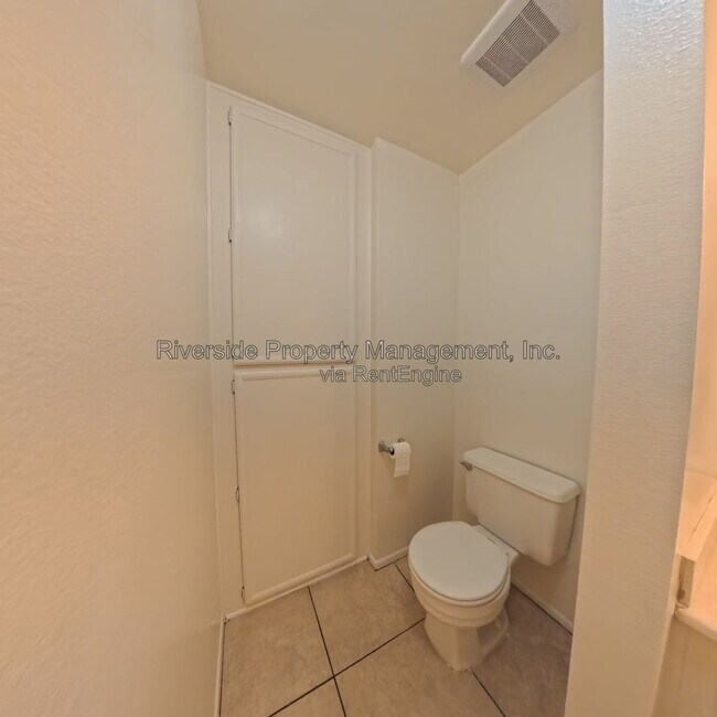 Building Photo - 24052 Royale St