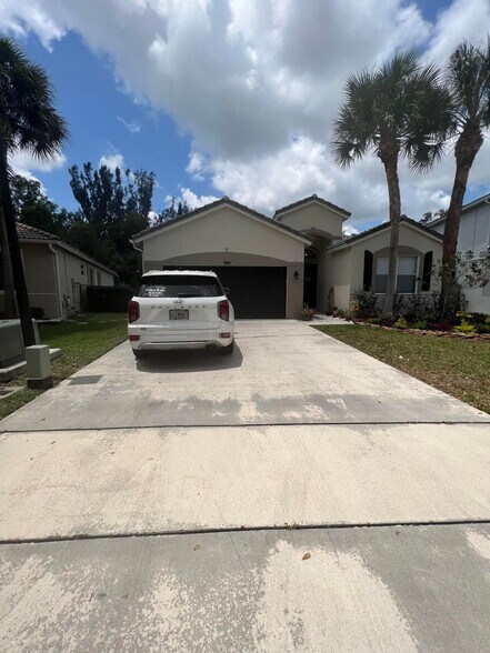 Building Photo - 180 Seminole Lakes Dr
