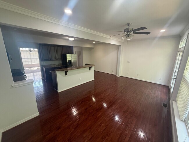 Building Photo - 446 Kingscote Ln