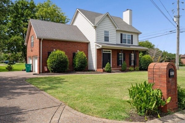 Building Photo - 302 12 Oaks Ln