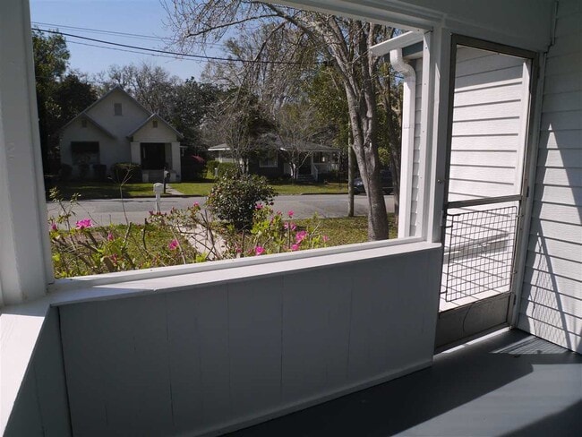 Building Photo - 1429 Milton St