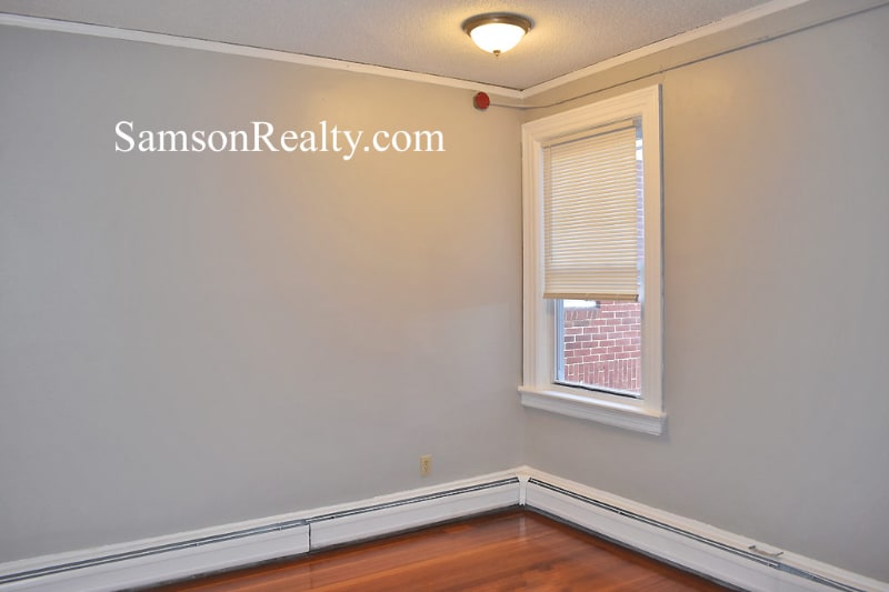 Building Photo - 136 Irving Ave