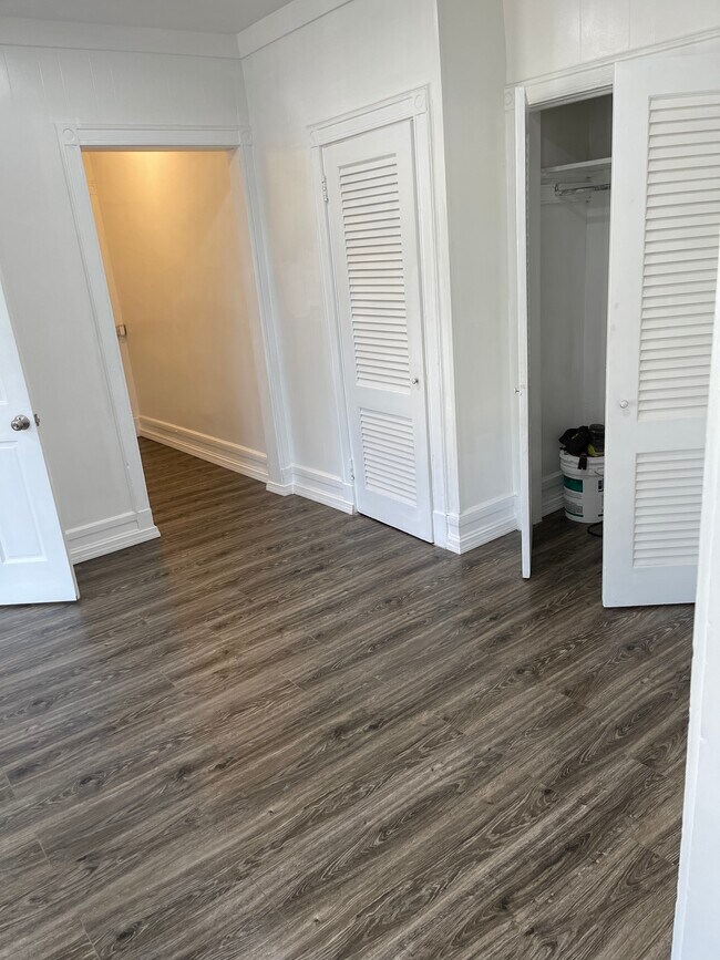 Livingroom - 411 Dover St