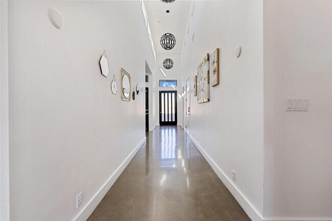 Building Photo - 7861 E Vía Marina