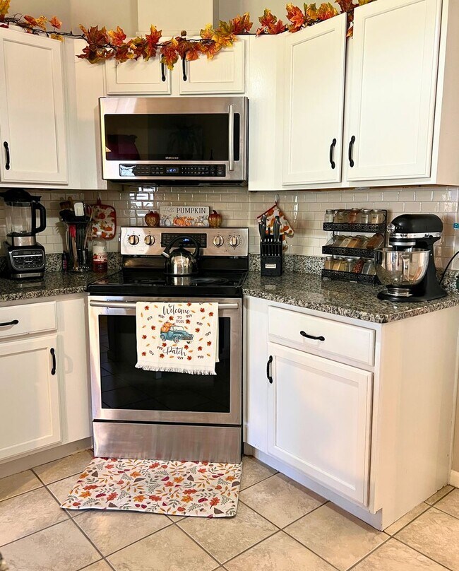 Building Photo - Charming 3-Bedroom, 2-Bath Home with Large...