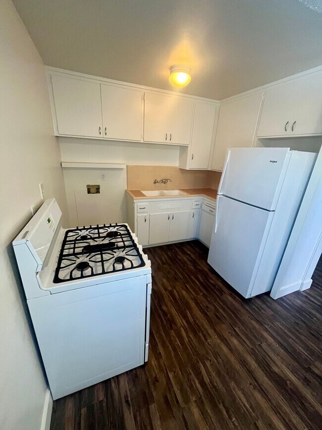 Building Photo - Two Bedroom Apartment at Moonlight Beach