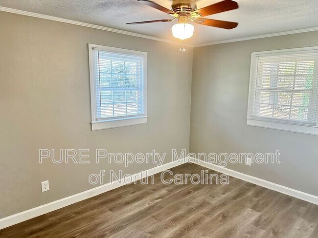 Building Photo - 504A Moore Dr