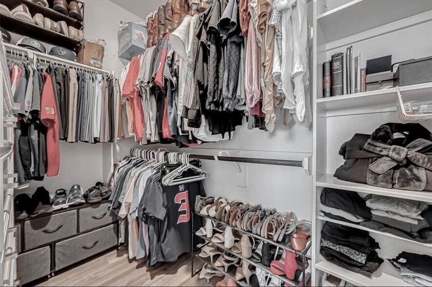 Building Photo - 2114 Cherryvale Dr