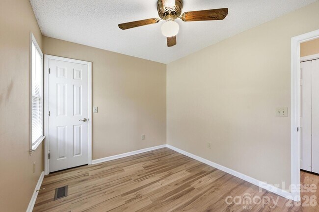 Building Photo - 6299 Spring Ct Ln