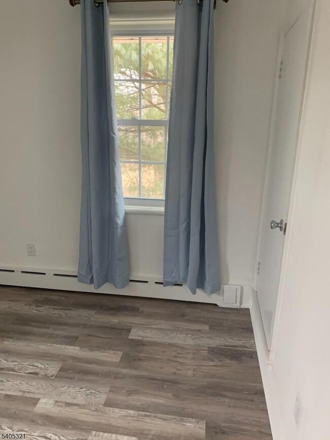 Building Photo - 3 Meadow Dr