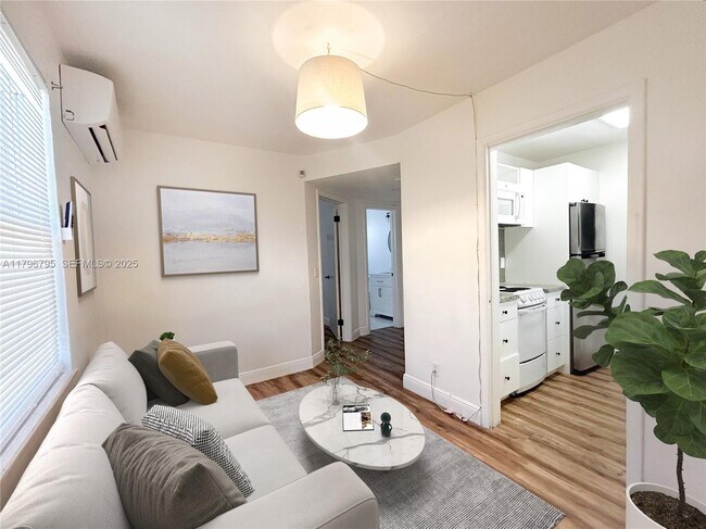 Building Photo - 407 NW 11th Ave