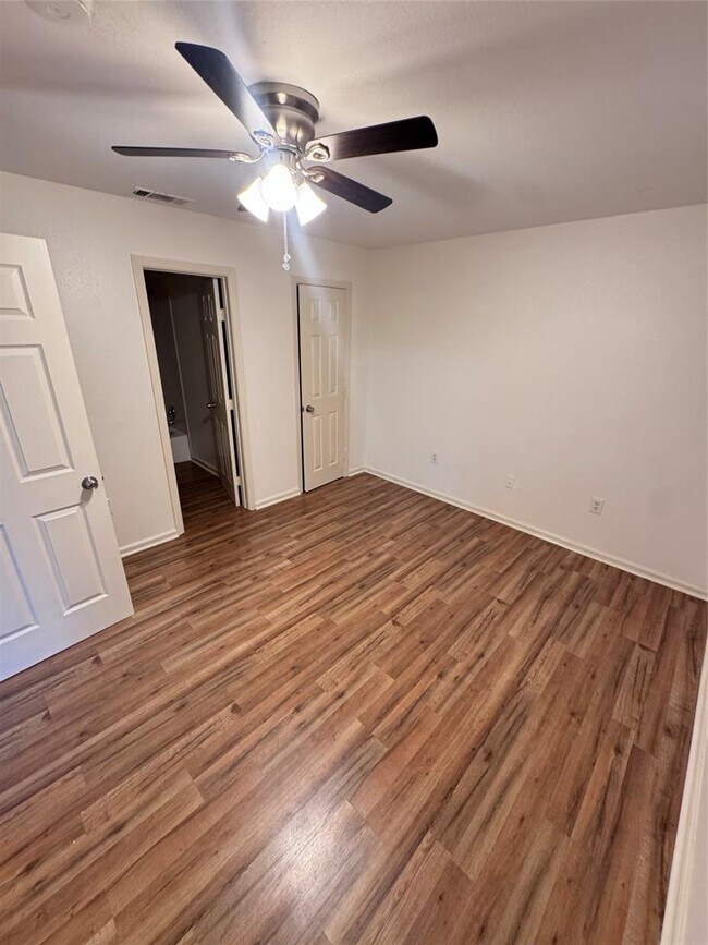 Building Photo - 8207 Sam Rayburn Dr