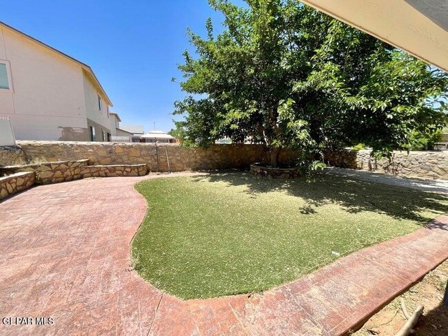 Building Photo - 3033 Tierra Humeda Dr