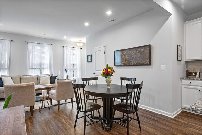 Building Photo - Modern 3-bedroom, 2.5-bath Townhouse!