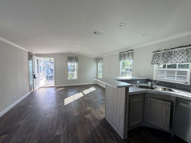 Building Photo - 5391 SW 35th Ct