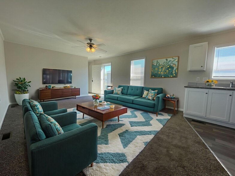 Building Photo - 38044 Johannes Dr