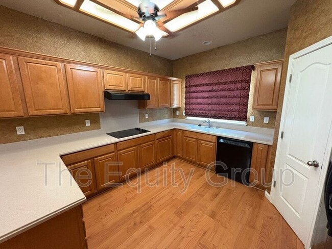 Building Photo - 6226 W Oak Ave