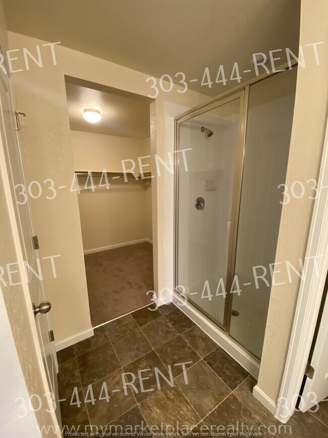 Building Photo - Beautiful & Desirable Golf Course Community!