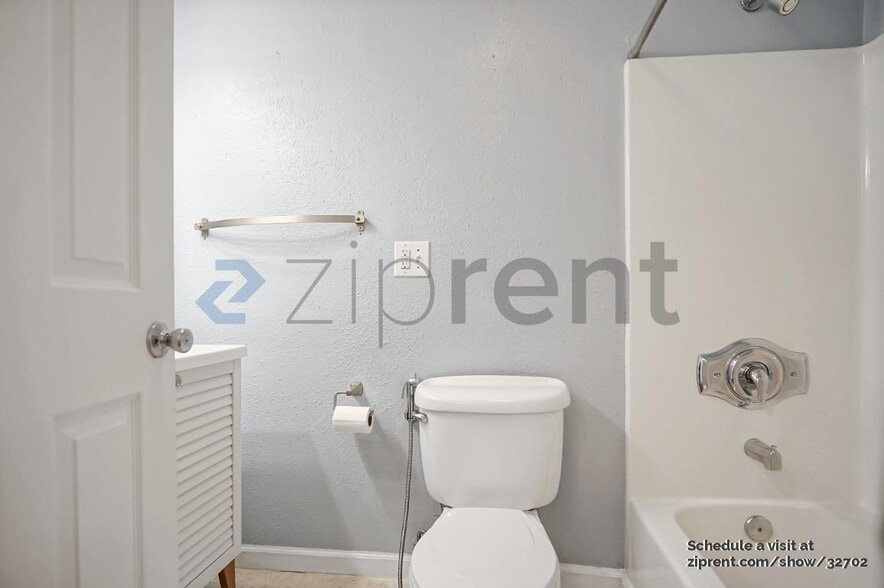 Building Photo - 5528 180th St SW