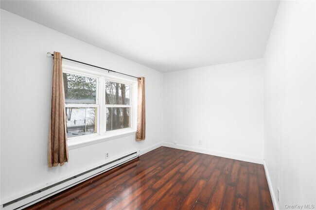 Building Photo - 74 Lakeshore Dr E