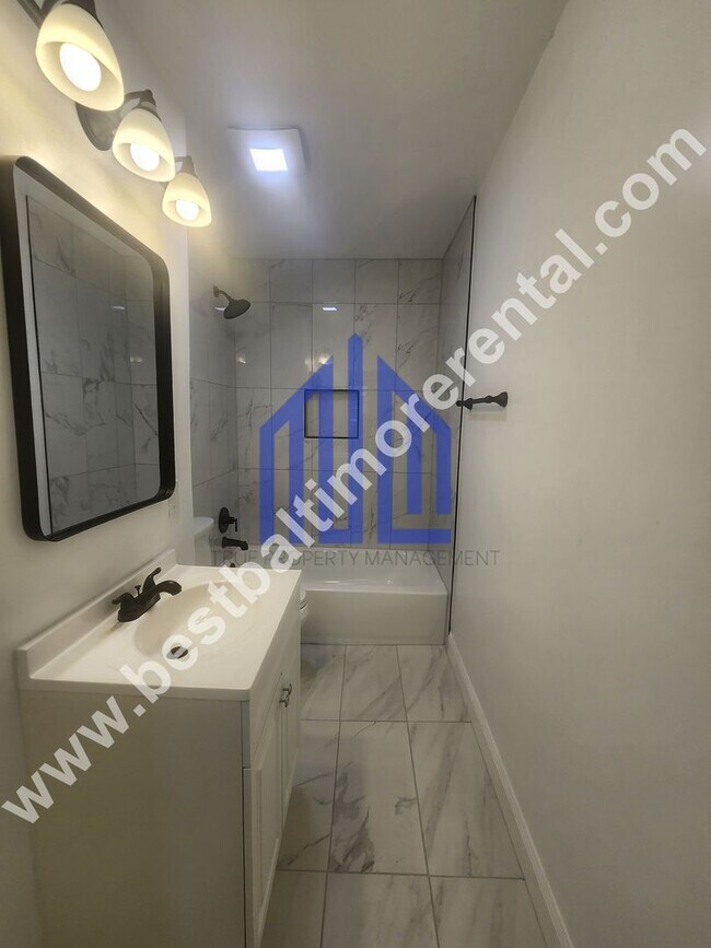 Building Photo - Spacious 3 Bedroom Home In West Baltimore