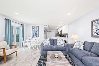 Building Photo - 8743 Thomas Dr