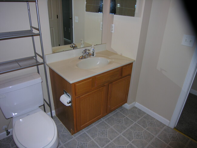 Building Photo - 8921 Hunters Creek Dr